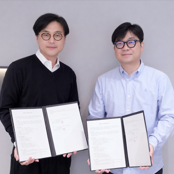 마코빌 이주현 대표(오른쪽)와 손오공 차현일 대표(왼쪽)가 MOU를 맺었다 ⓒ 마코빌