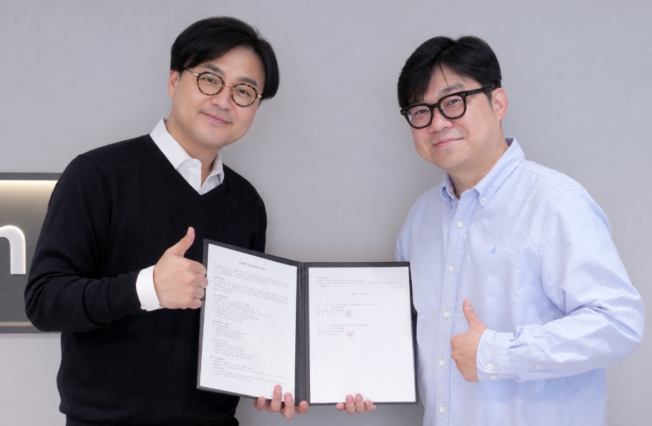 마코빌 이주현 대표(오른쪽)와 손오공 차현일 대표(왼쪽)가 MOU를 맺었다 ⓒ 마코빌